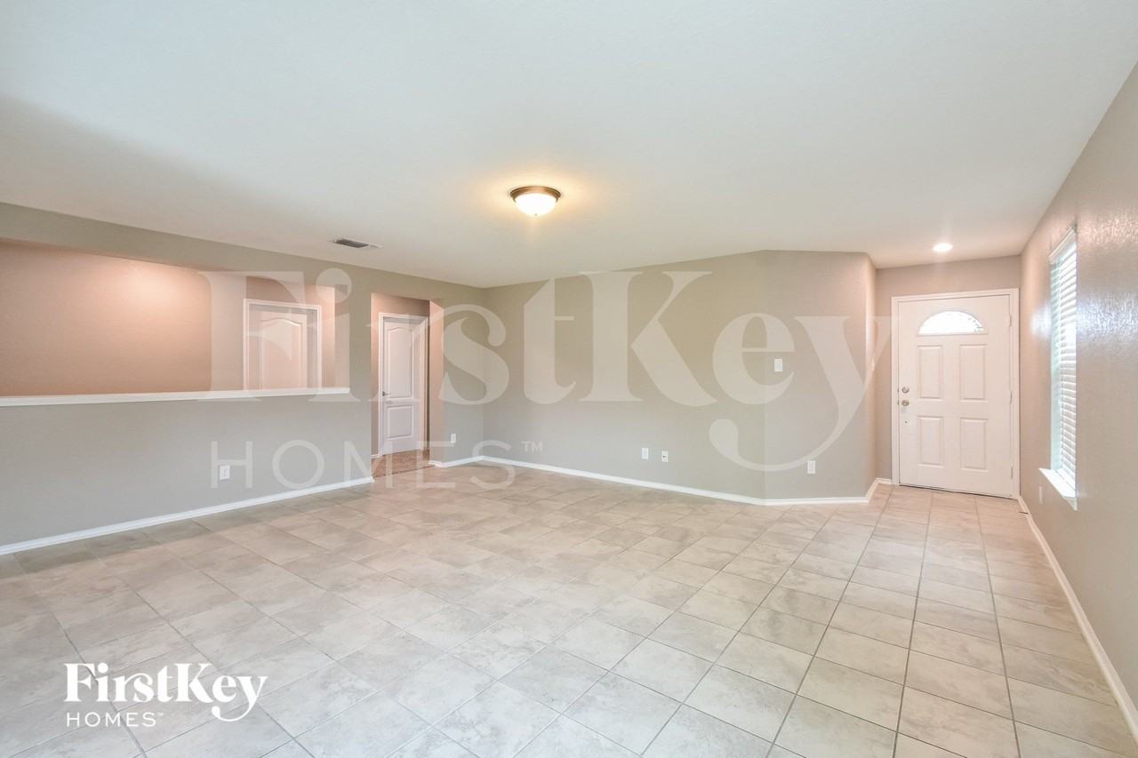 8414 Piedras Crk - Photo 2 of 15