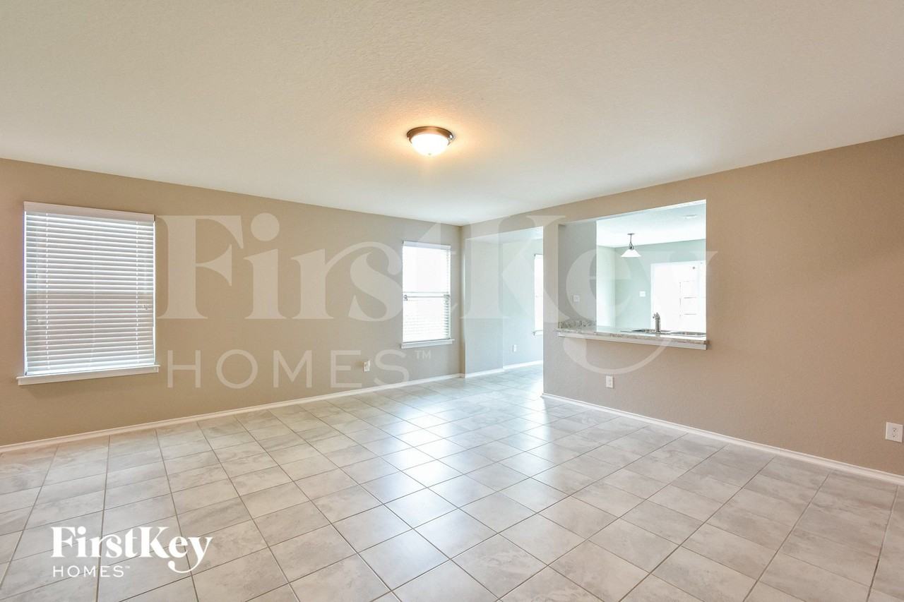 8414 Piedras Crk - Photo 4 of 15