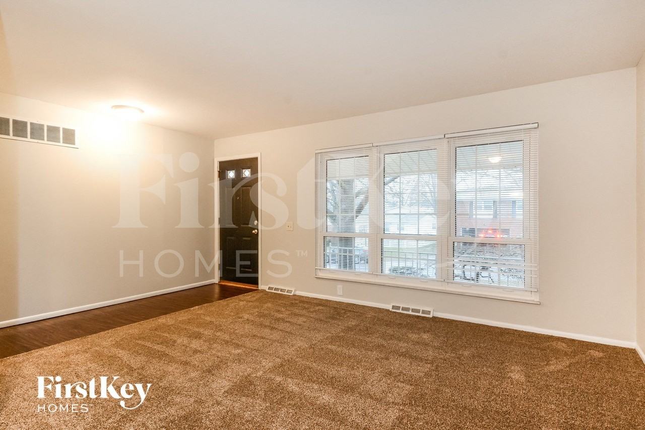 10522 Copperfield Dr - Photo 3 of 15