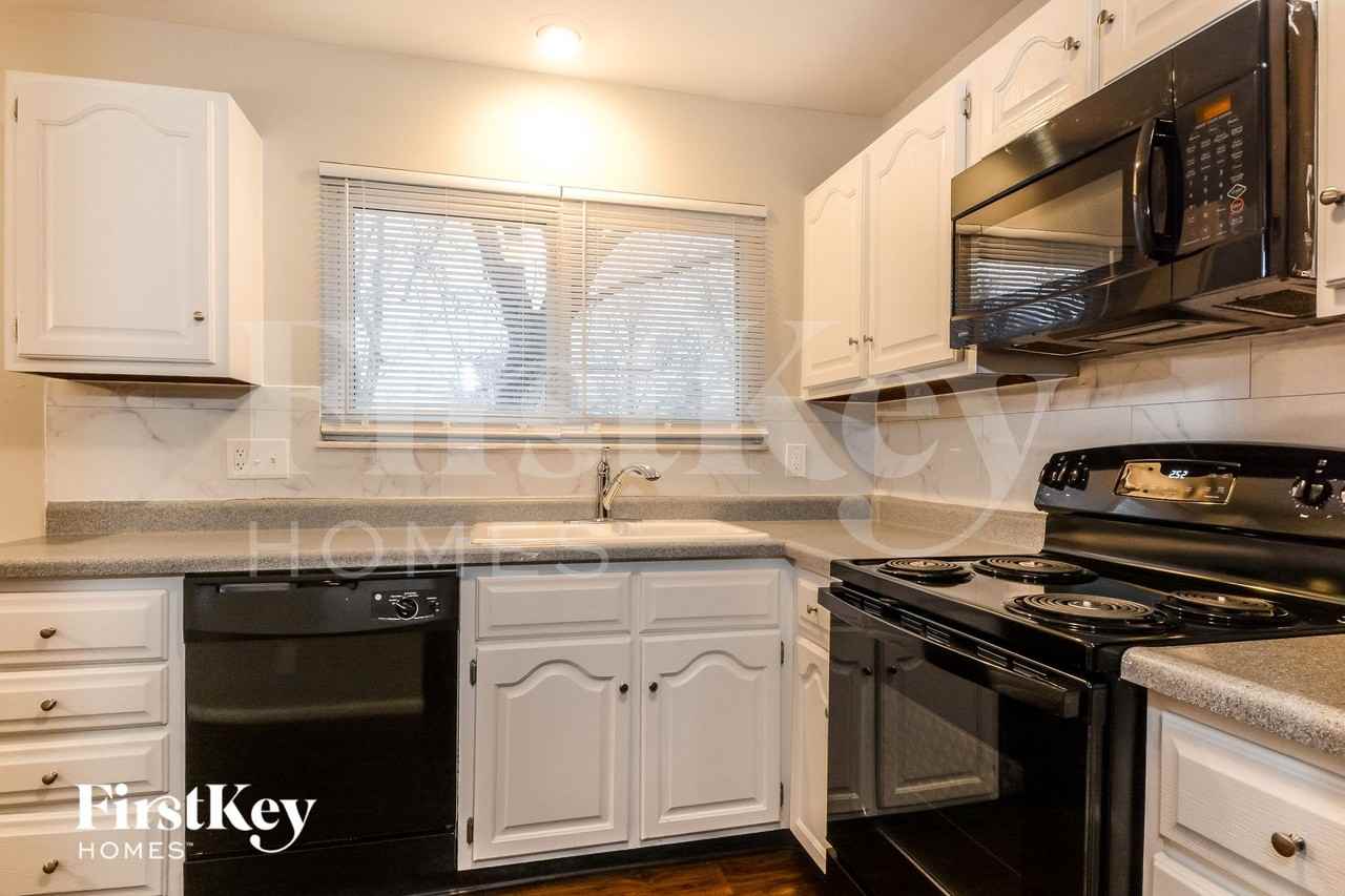 10522 Copperfield Dr - Photo 5 of 15