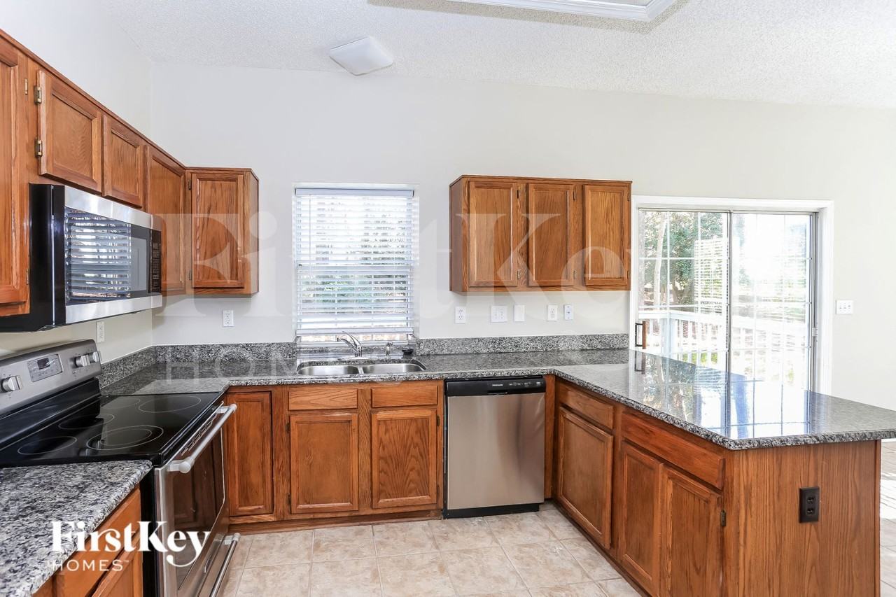 6010 Elm Cove Ln - Photo 6 of 15