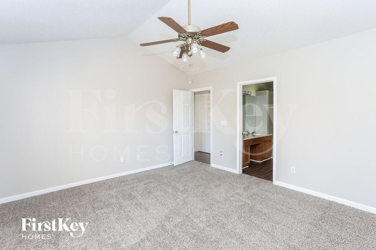 6010 Elm Cove Ln - Photo 7 of 15