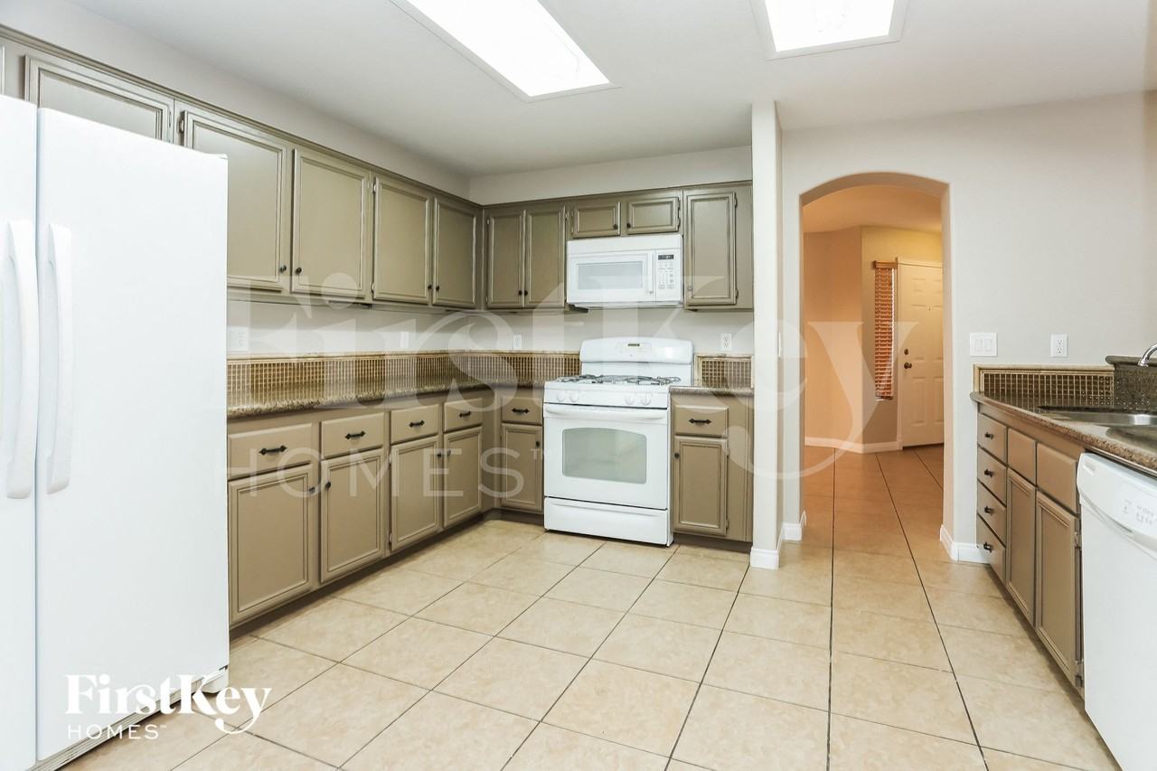 8108 Exploration Ave - Photo 6 of 15