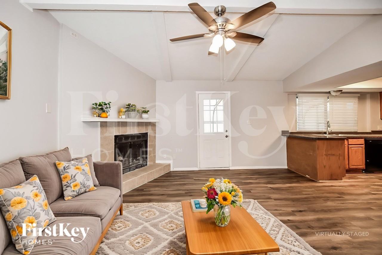 903 Cypress Ct - Photo 4 of 18