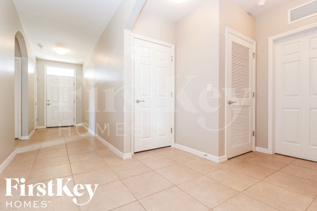 710 Sw 12th St - Photo 2 of 15