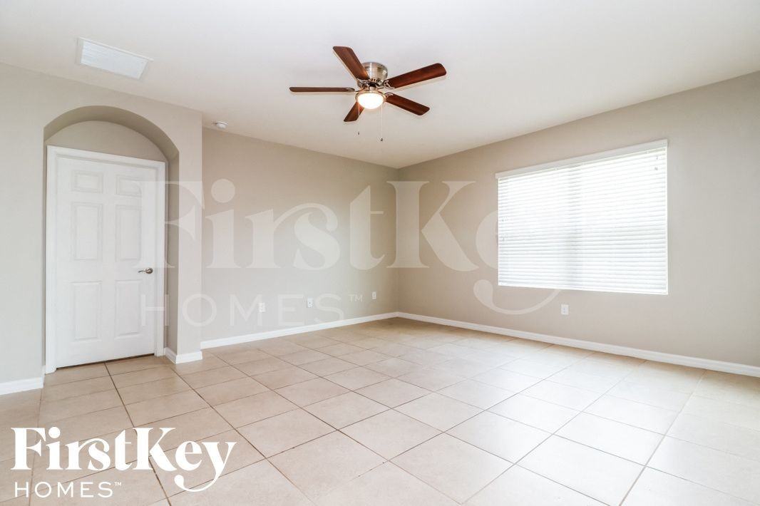 710 Sw 12th St - Photo 3 of 15