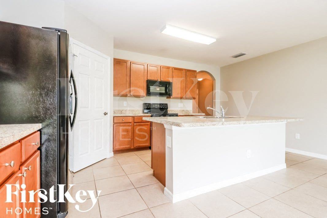 710 Sw 12th St - Photo 7 of 15