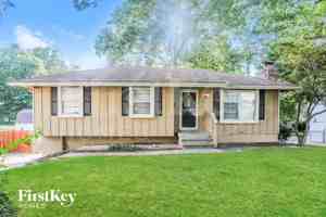 featured image of 706 N Redwood Dr