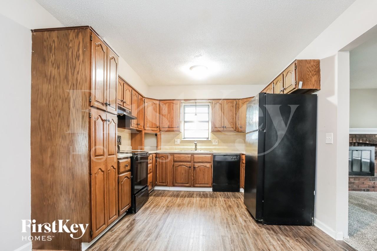 706 N Redwood Dr - Photo 4 of 16