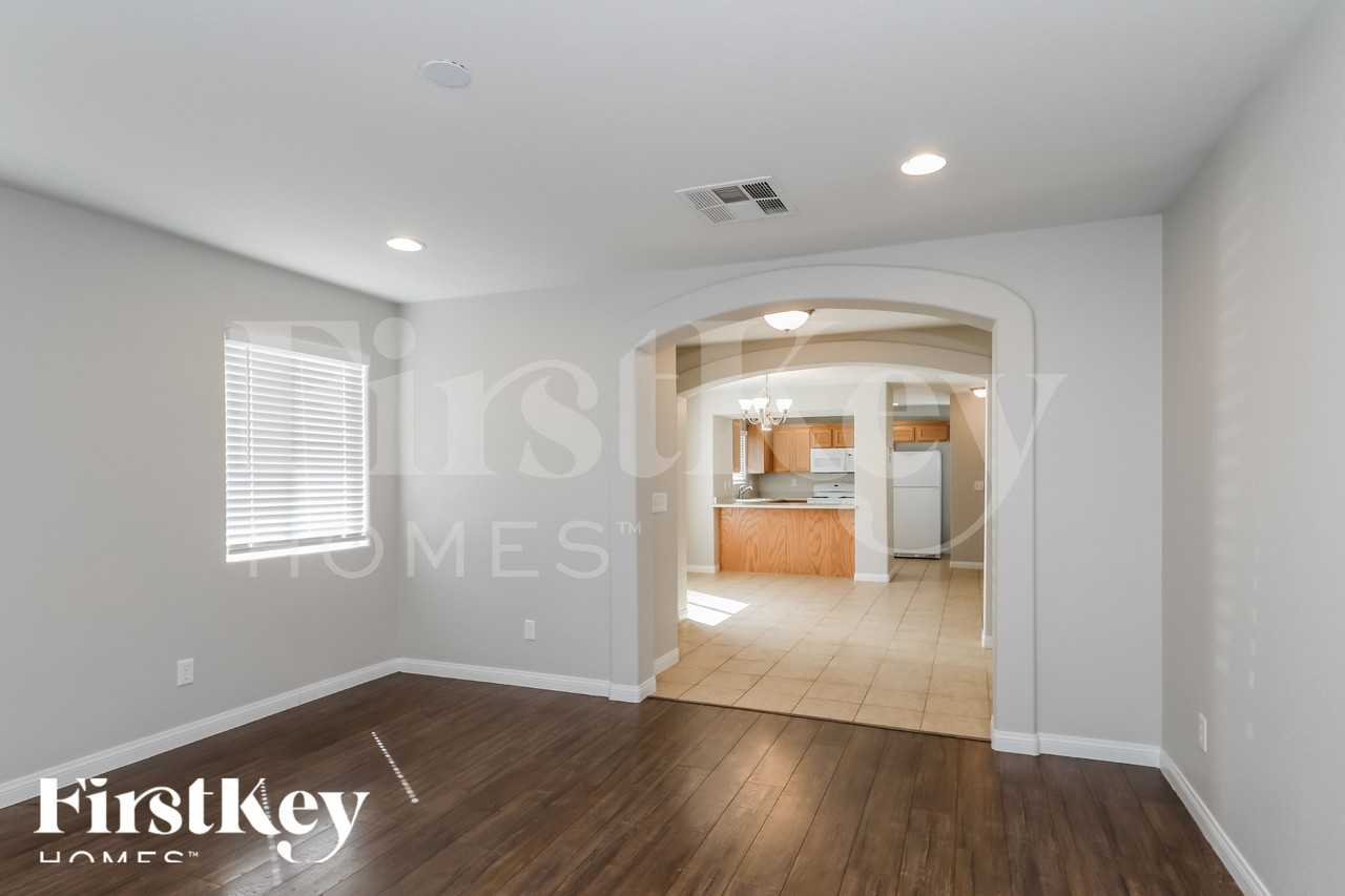 6920 Dancing Cloud Ave - Photo 5 of 16