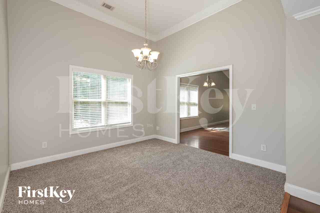 660 Herring Rd - Photo 4 of 16