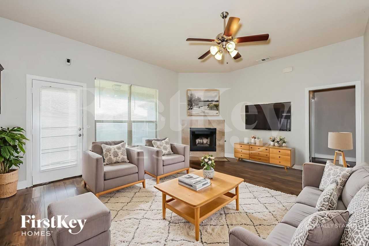 614 Canvas Ct - Photo 4 of 19