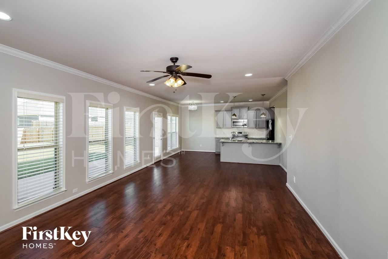 609 Waterstone Dr - Photo 2 of 15