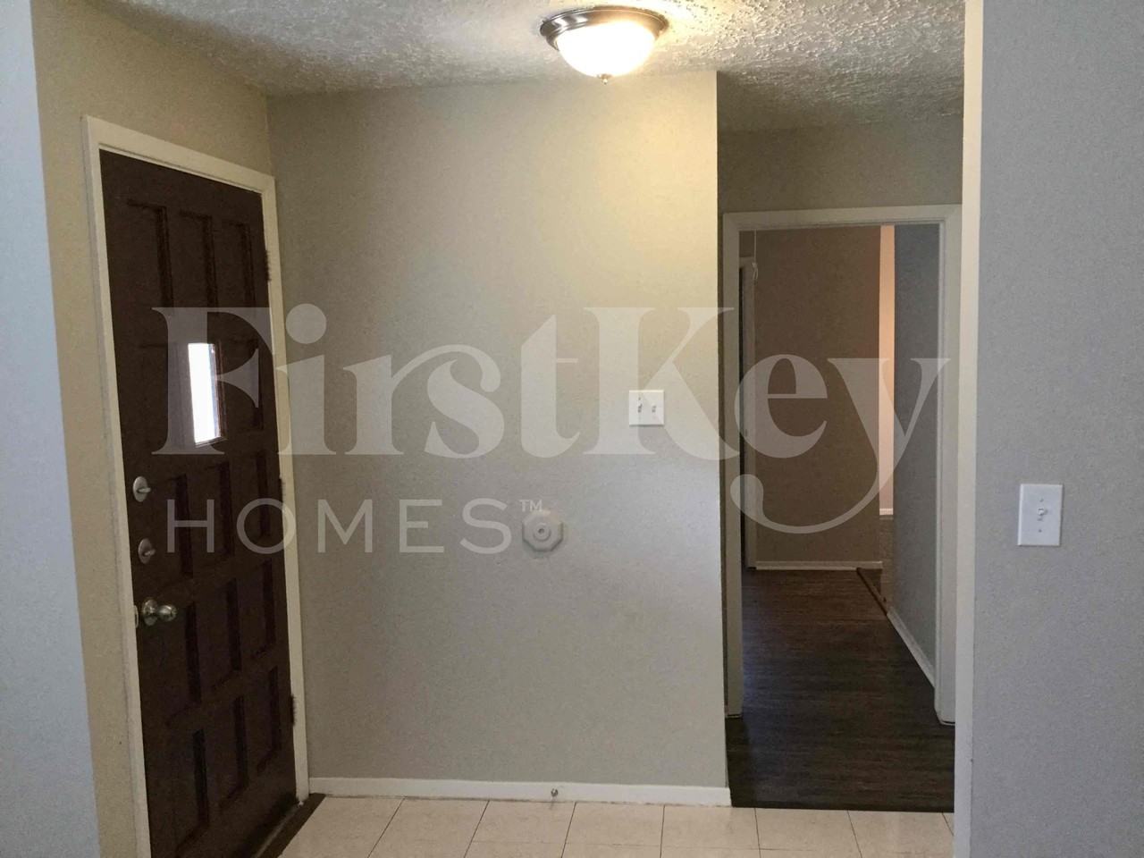 5506 Maplegate Dr - Photo 2 of 14