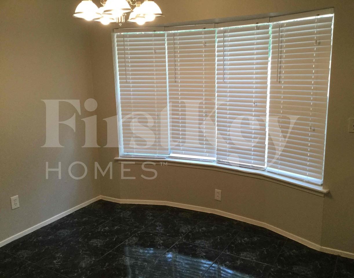 5506 Maplegate Dr - Photo 5 of 14