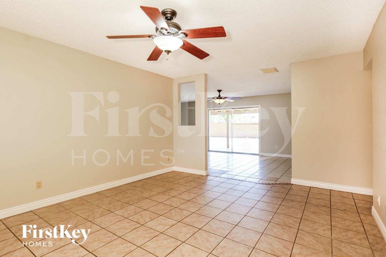 5413 W Townley Ave - Photo 2 of 16