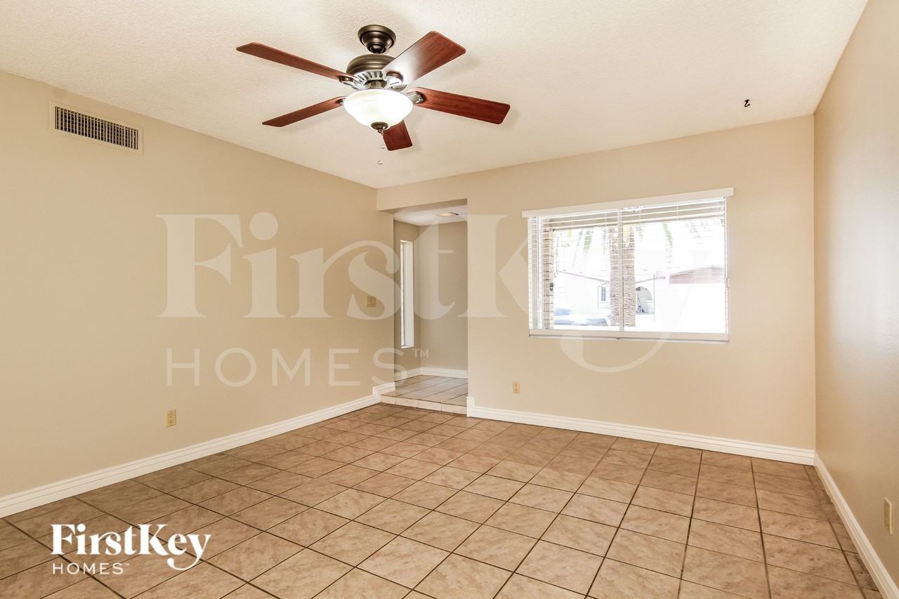 5413 W Townley Ave - Photo 3 of 16