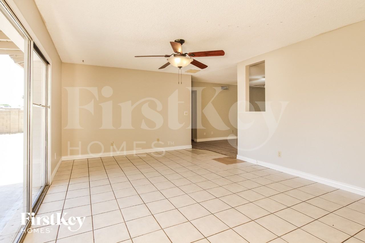 5413 W Townley Ave - Photo 7 of 16