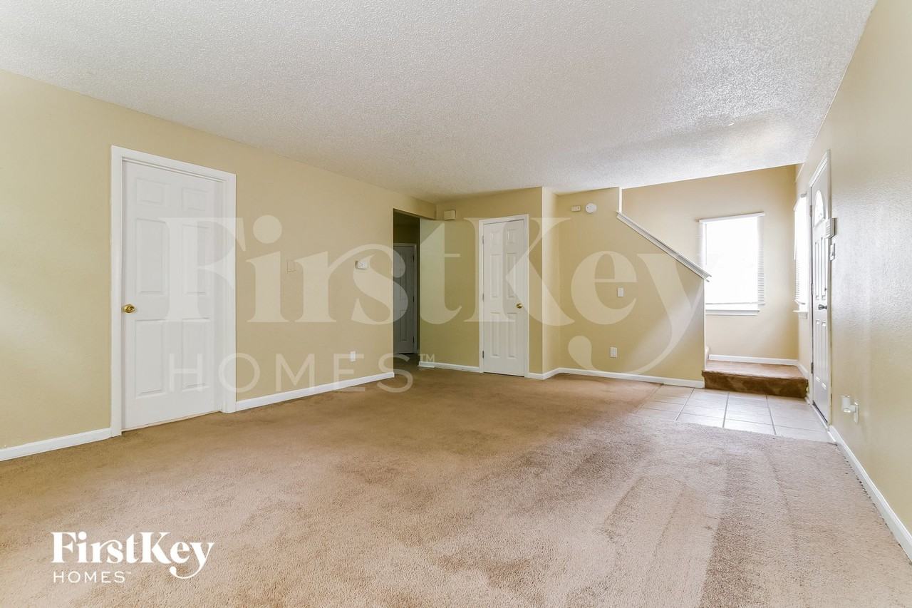 5264 Austral Dr - Photo 4 of 15