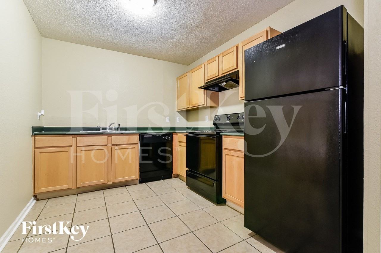 5264 Austral Dr - Photo 5 of 15