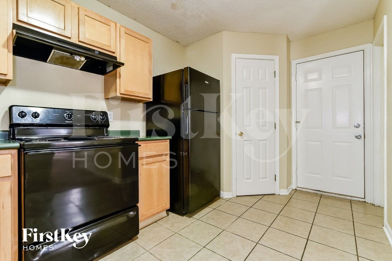 5264 Austral Dr - Photo 6 of 15