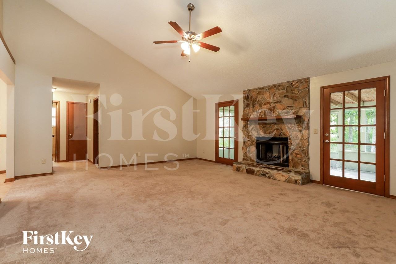 515 Nassau Ct - Photo 4 of 15