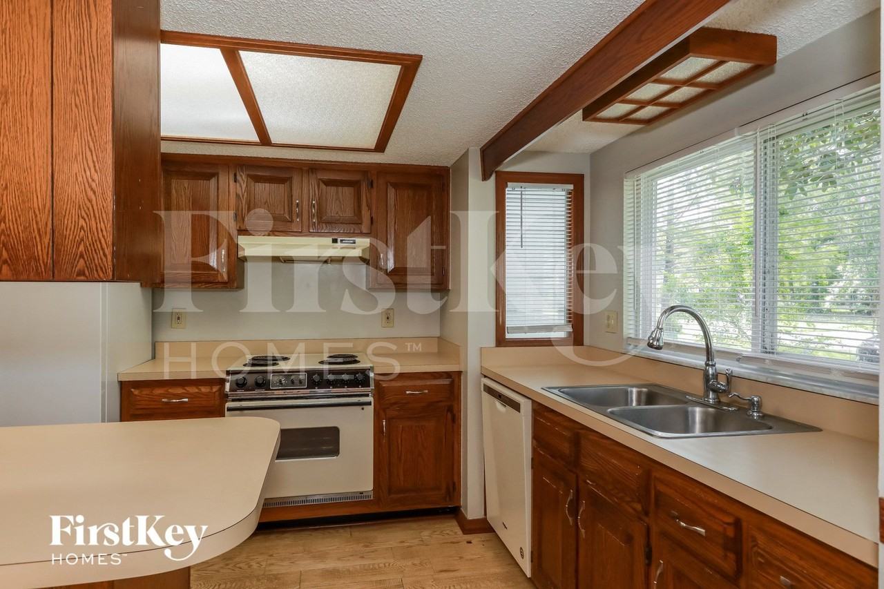 515 Nassau Ct - Photo 6 of 15