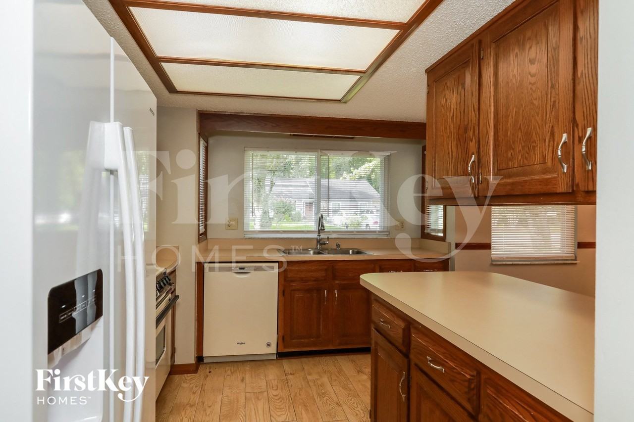 515 Nassau Ct - Photo 7 of 15