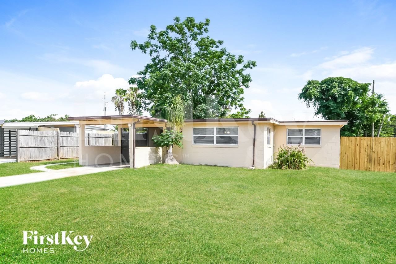 493 Notre Dame Dr - Photo 2 of 16