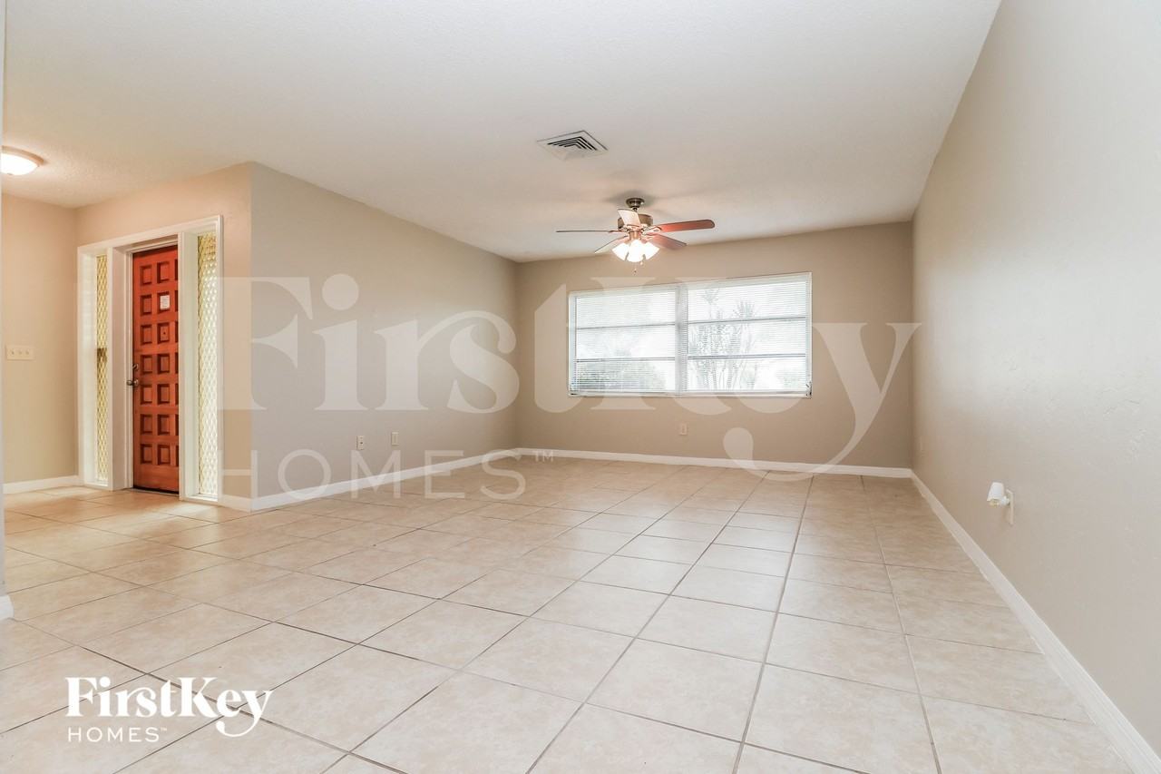 3753 Se 2nd Pl - Photo 2 of 15