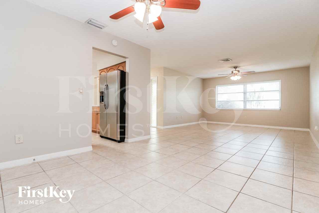 3753 Se 2nd Pl - Photo 3 of 15