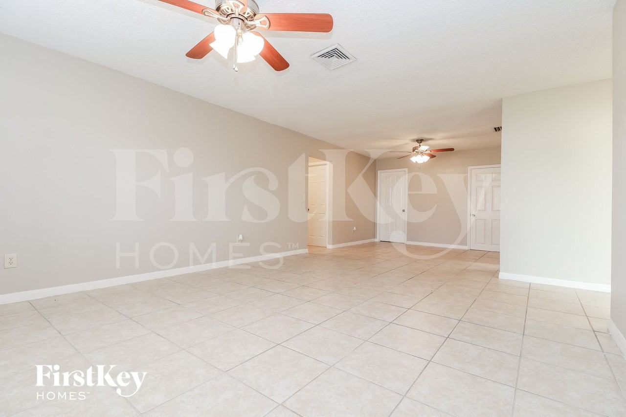 3753 Se 2nd Pl - Photo 4 of 15