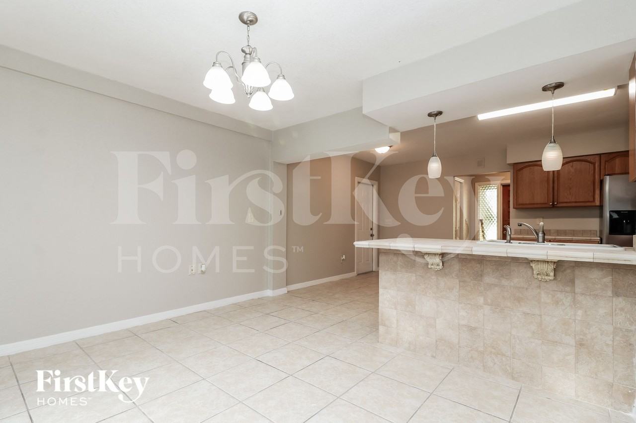 3753 Se 2nd Pl - Photo 5 of 15