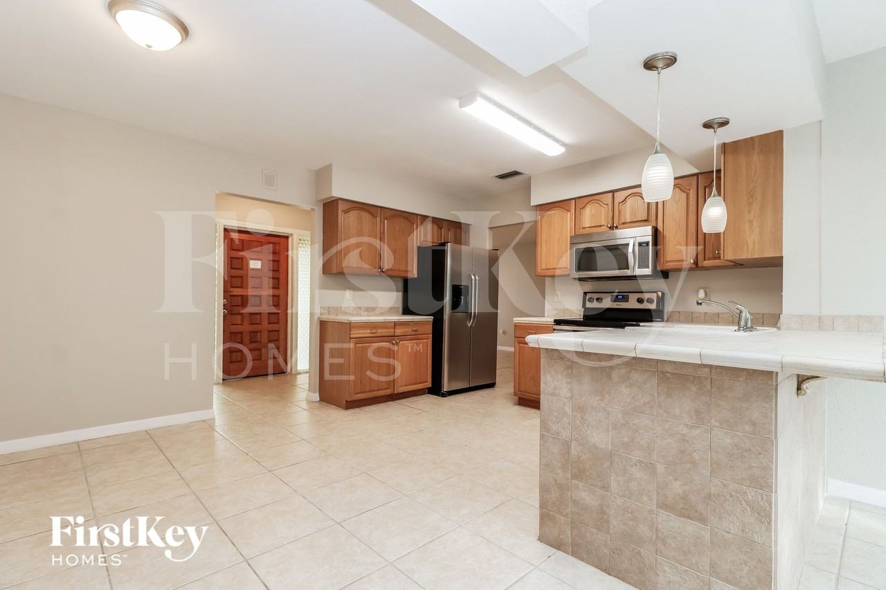 3753 Se 2nd Pl - Photo 6 of 15