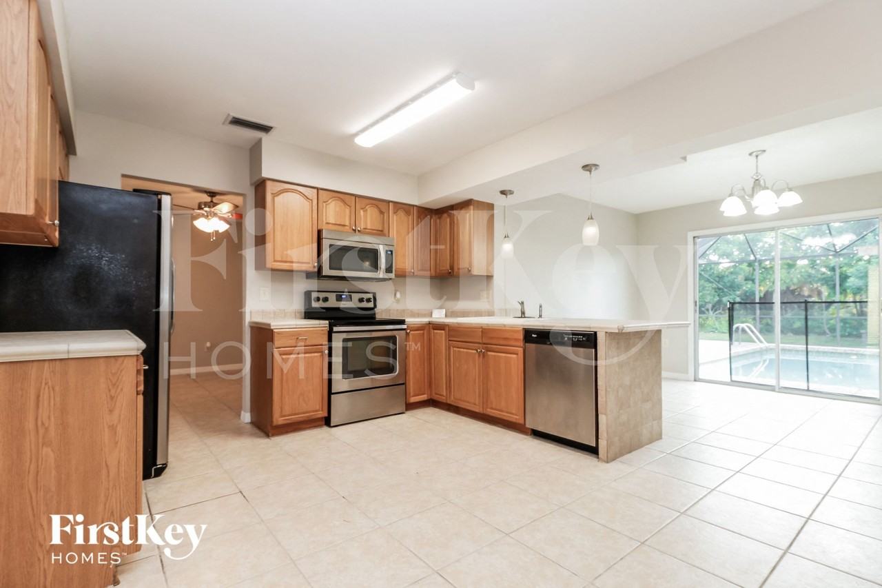 3753 Se 2nd Pl - Photo 7 of 15