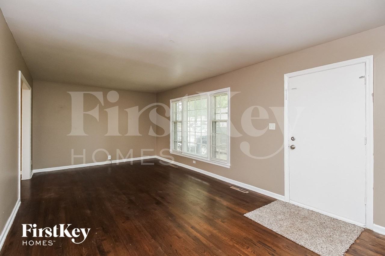 3609 Ne 49th Ter - Photo 3 of 15