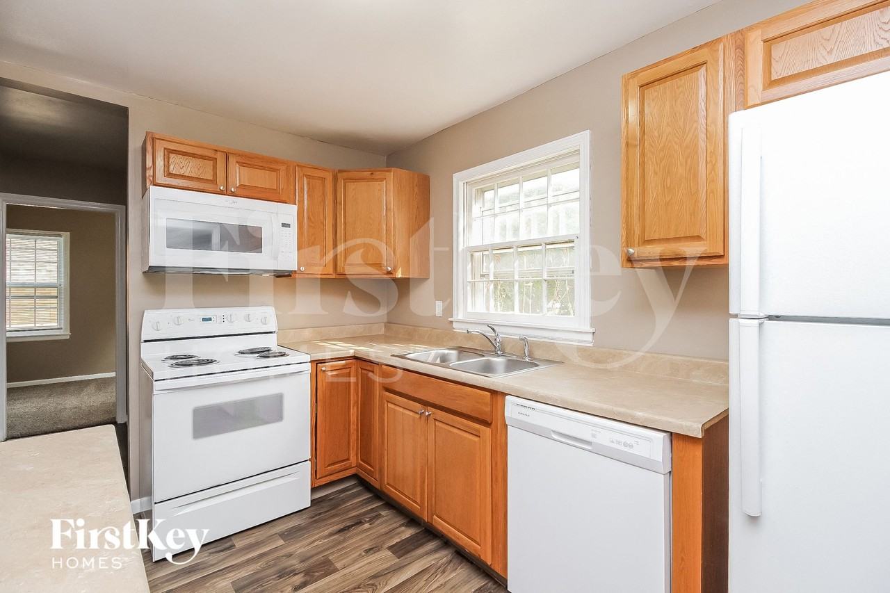 3609 Ne 49th Ter - Photo 5 of 15