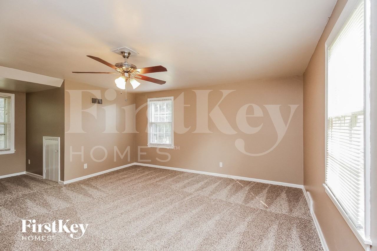 3609 Ne 49th Ter - Photo 7 of 15