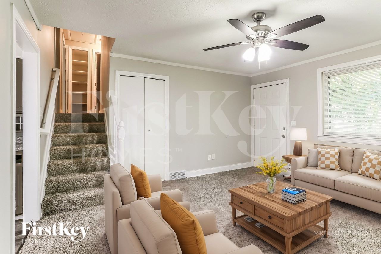 3003 Falcon Bridge Dr - Photo 4 of 19