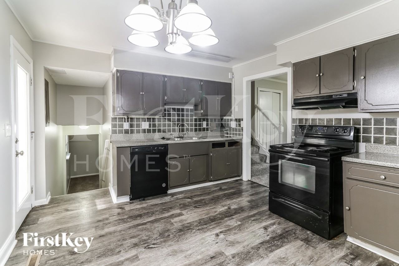 3003 Falcon Bridge Dr - Photo 5 of 19