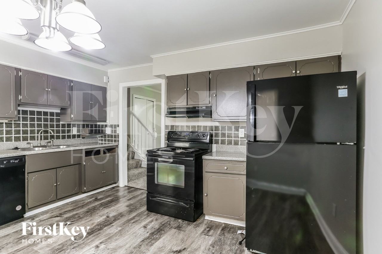 3003 Falcon Bridge Dr - Photo 7 of 19