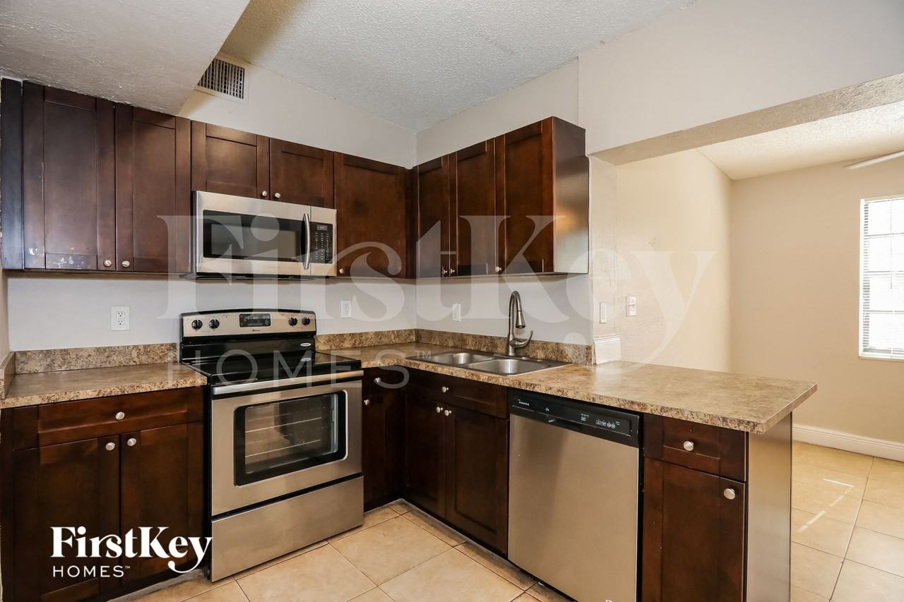 2540 Nwstreet - Photo 5 of 15