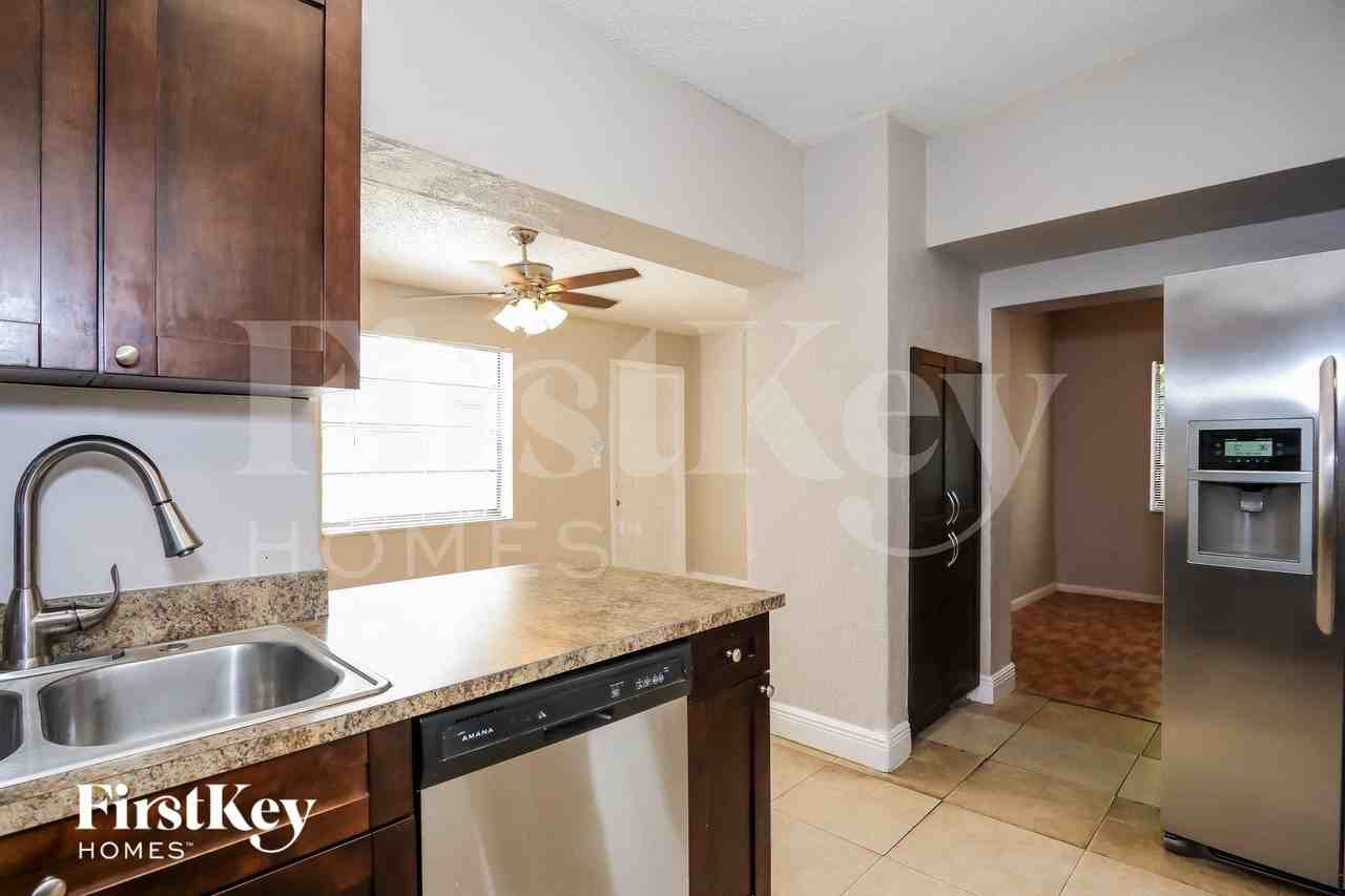 2540 Nwstreet - Photo 6 of 15