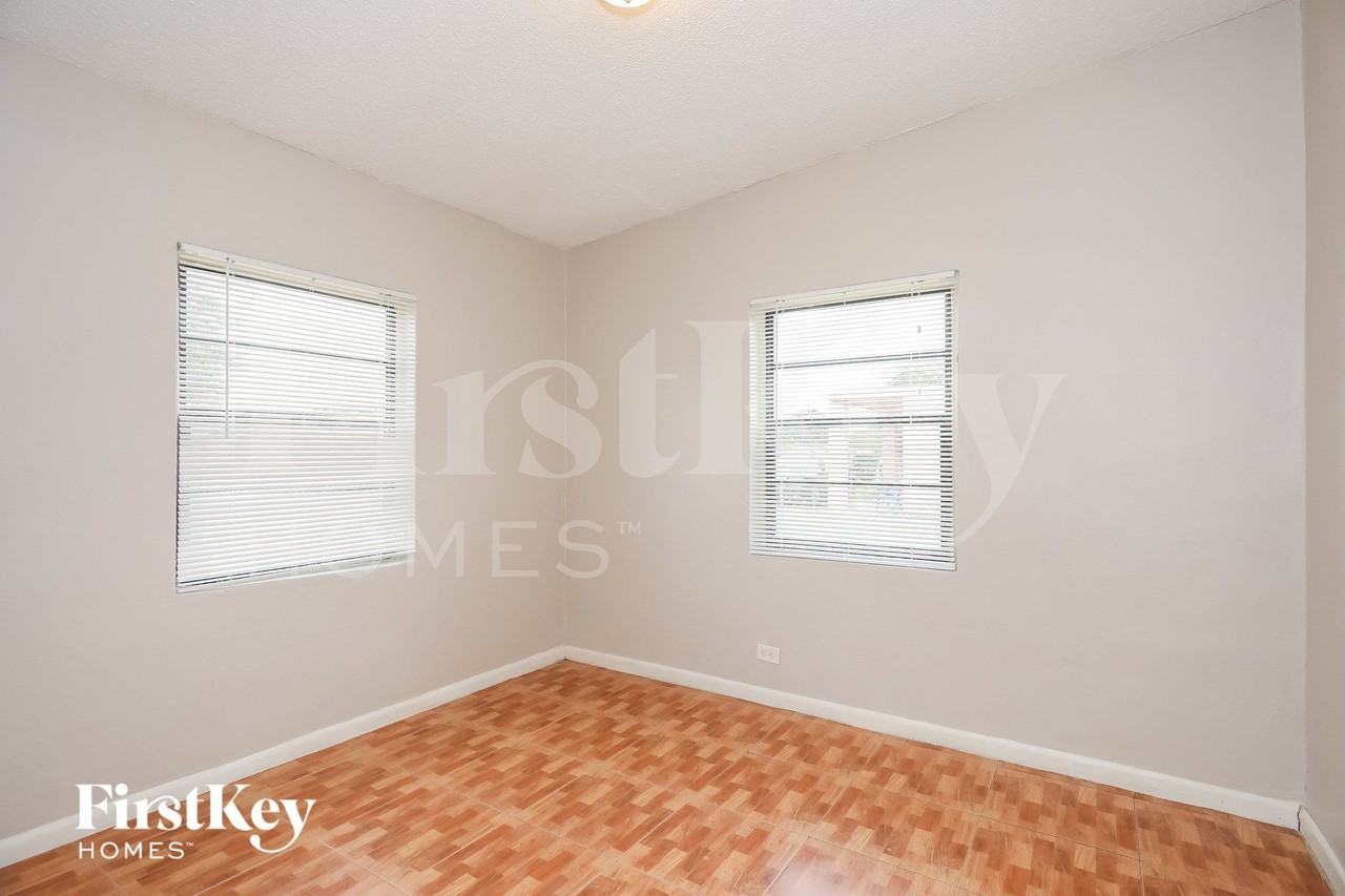 2540 Nwstreet - Photo 7 of 15