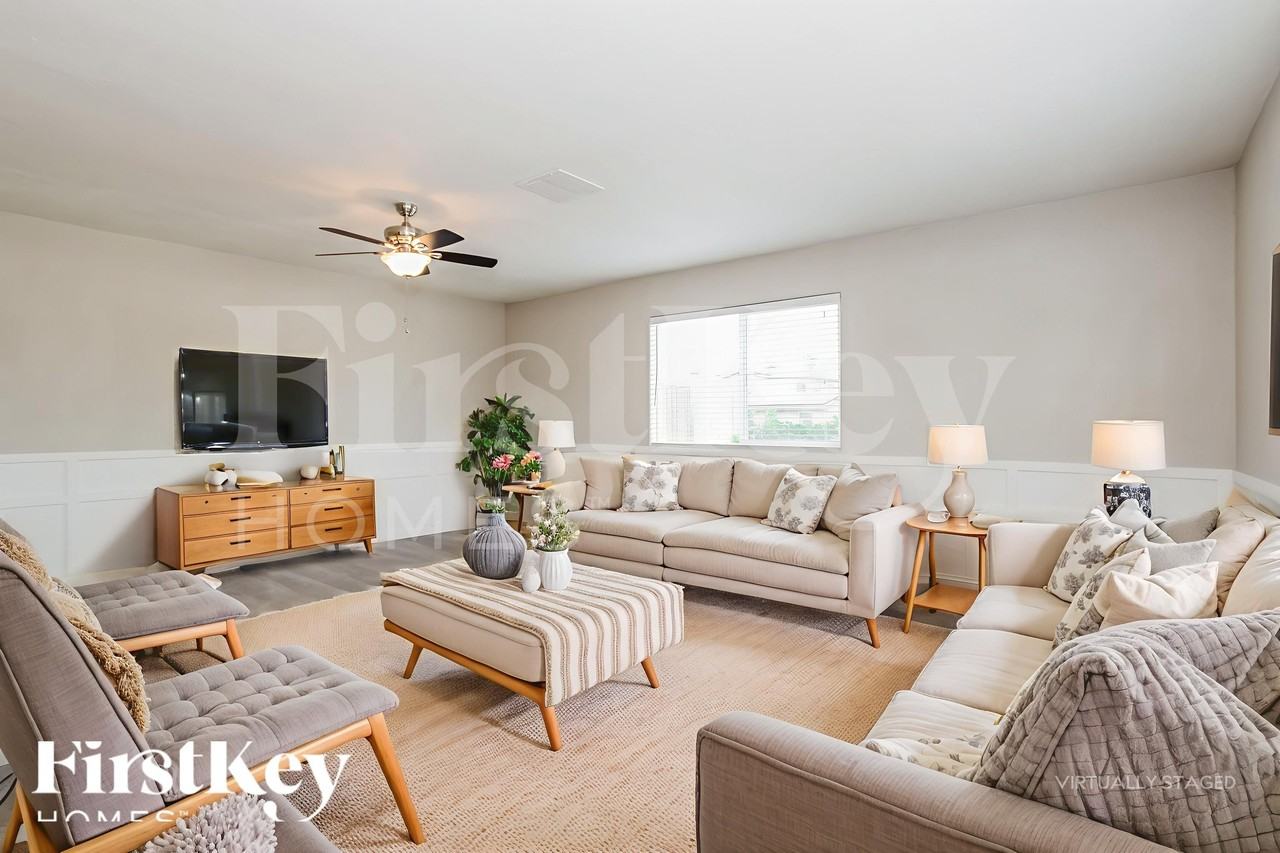 2307 E Everett Dr - Photo 4 of 18