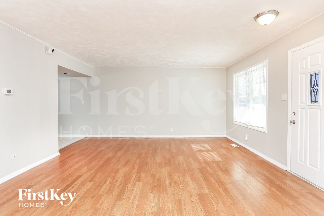 176 Fairwood Dr - Photo 3 of 16