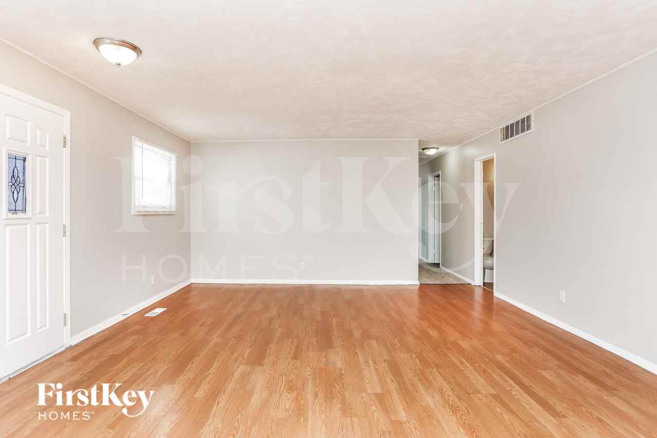 176 Fairwood Dr - Photo 4 of 16