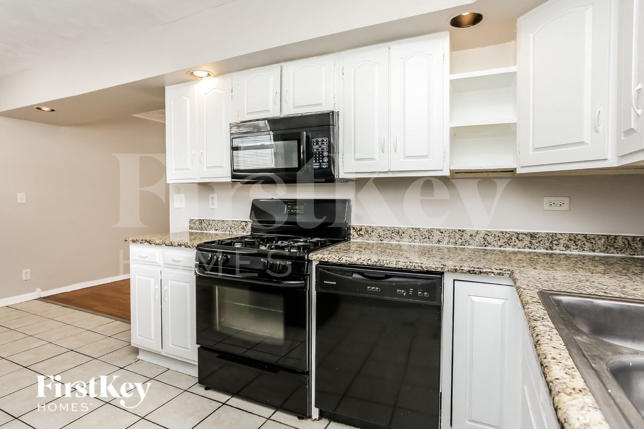 176 Fairwood Dr - Photo 7 of 16