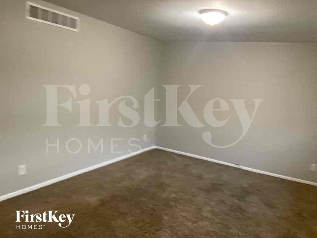 1745 Pinebluff Ln - Photo 5 of 11