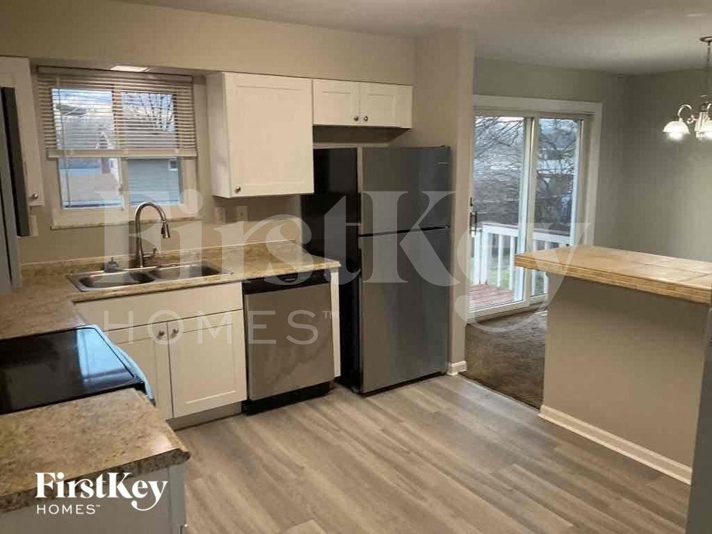 1745 Pinebluff Ln - Photo 6 of 11